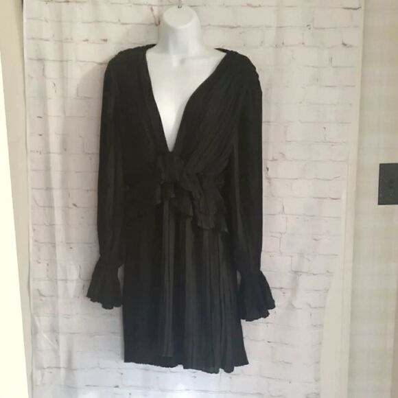 NWT Nasty Gal Black Crepe Pleated/Ruffle Fit 'n Flare Dress Sz.4 Ret. $128 - Picture 3 of 9